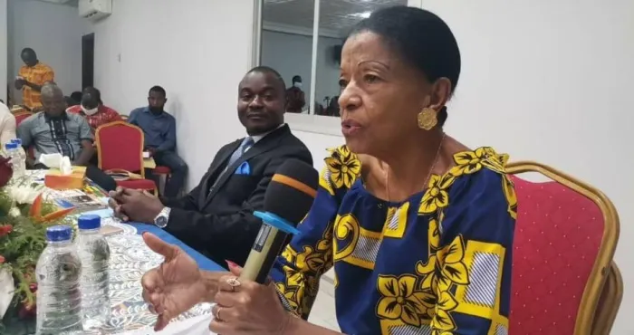 litterature-dedicace-le-regard-de-marie-angele-hajjar-sur-la-cote-divoire-et-le-liban